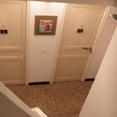 Le Triple Hop Hotel *